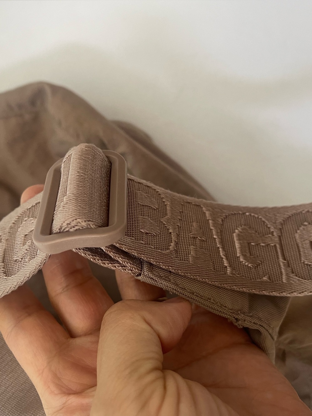 Baggu Medium Nylon Crescent Bag in Toasted Almond - Picture 4 of 10